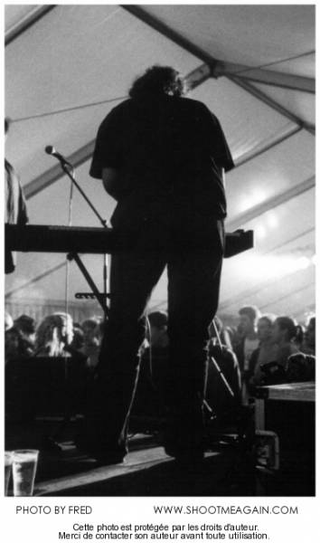 the Moon Invaders à Andenne (Place du Chapitre), le 25-06-2004, par Fred — 7 sur 7